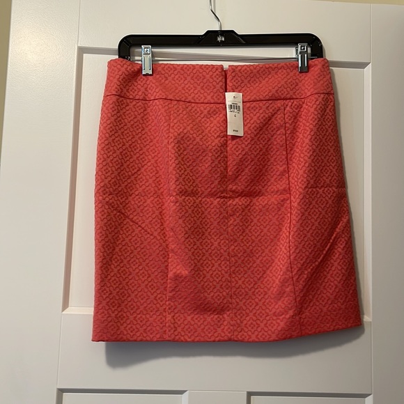Ann Taylor skirt, size 4, NWT - Picture 2 of 2